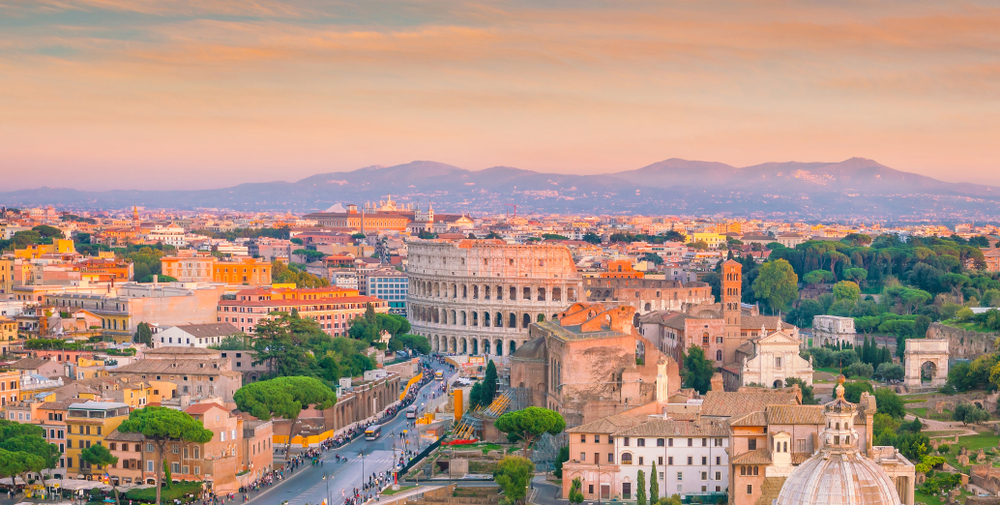 Top,View,Of,Rome,City,Skyline,With,Colosseum,And,Roman